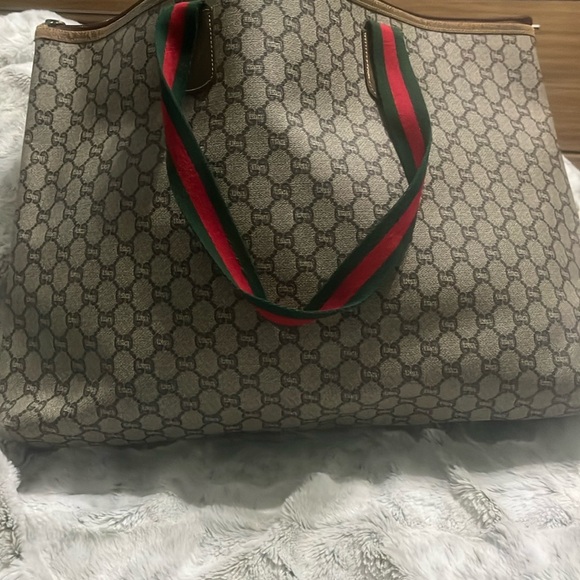 Gucci Plus-Cream Tote Bag with Monogram Pattern and Signature Colors - Picture 2 of 11